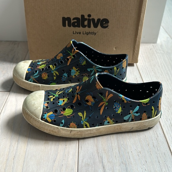 Native Brand Sandals: Jefferson Child Print size J1 - Picture 2 of 7